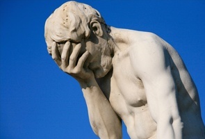 Paris_Tuileries_Garden_Facepalm_statue_1.jpg